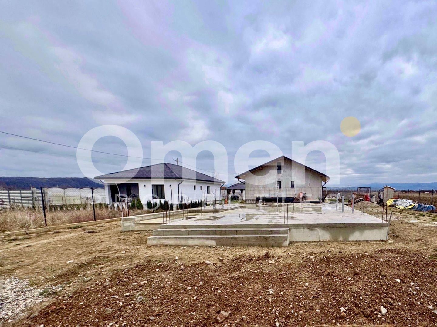 Teren intravilan cu fundație | panoramă deosebită | Cătălina | 1000 mp - Poză 1