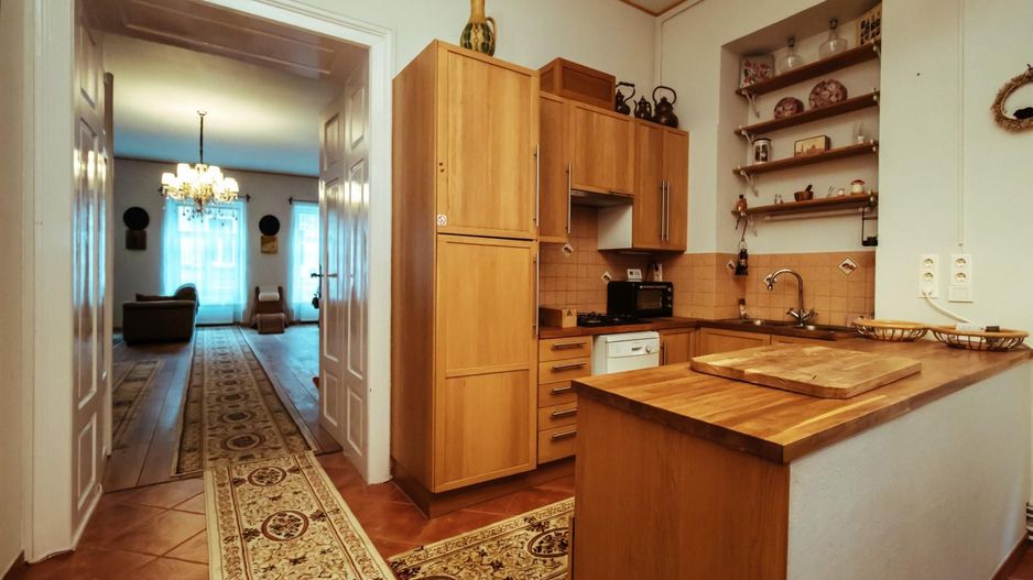 Piata Sfatului, apartament  deosebit, luminos, cu priveliște frumoasă - Poză 17