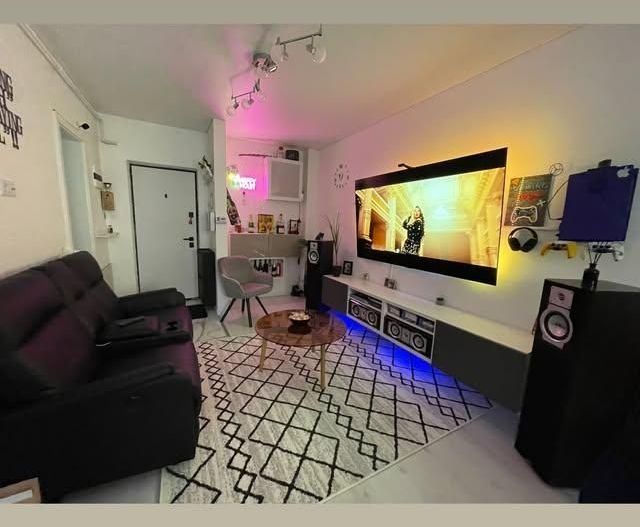 Spre vanzare apartament 2 camere - Poză 1