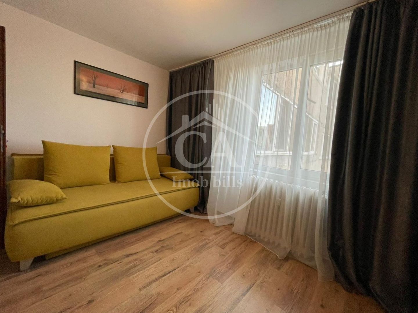 Apartament de vanzare cu 3 camere in zona Decbal, Oradea. - Poză 1