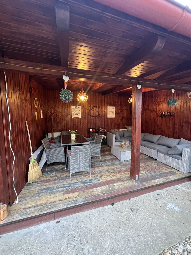 O căsuța cocheta, cu o atmosfera primitoare și calda - Poză 7