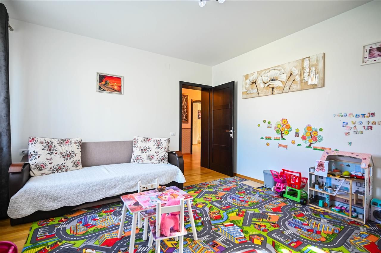 Somptuozitate in stil modern, 2 garaje, 3 terase, totul pe 1.000 mp teren - Poză 35