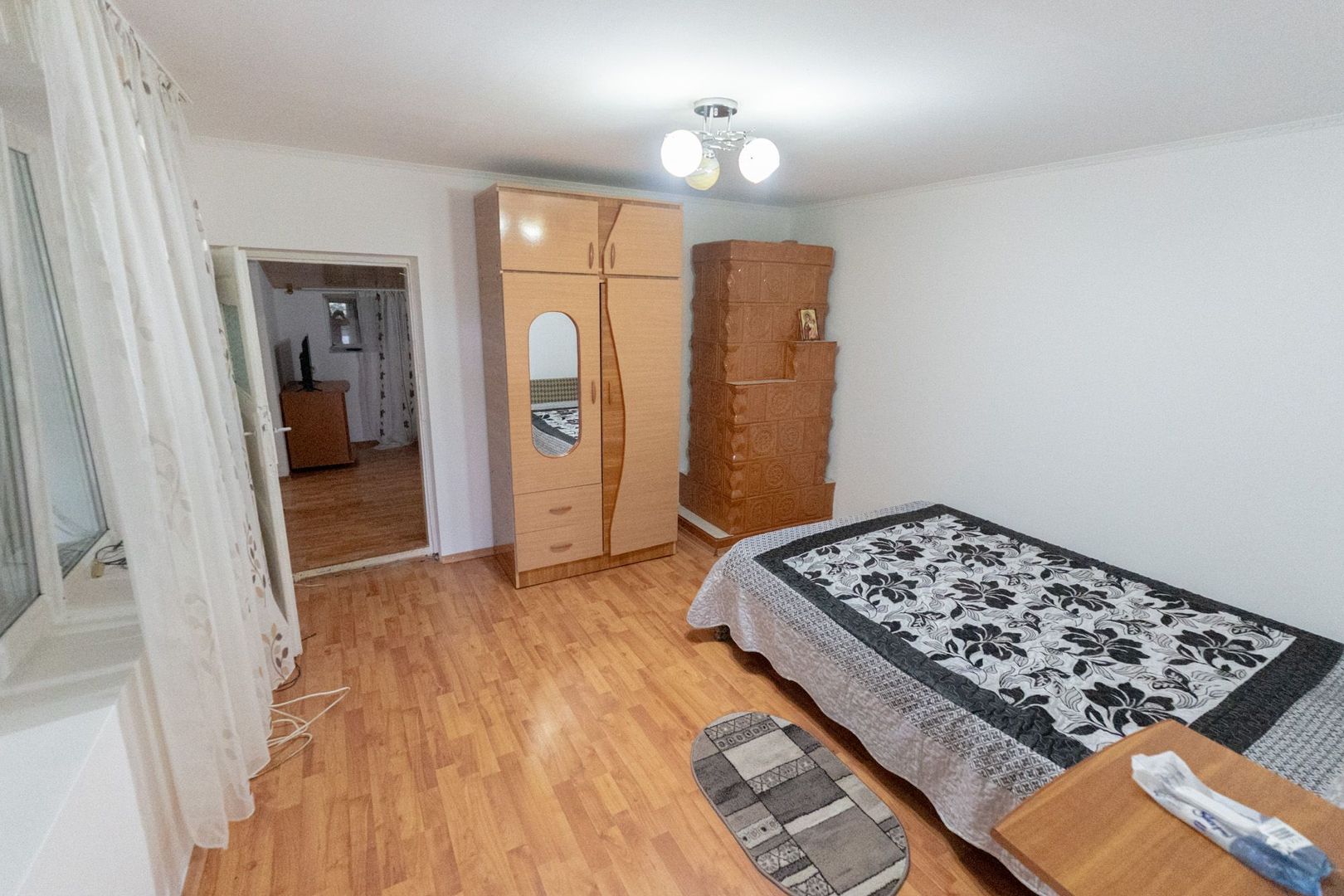 Casă cu 5 camere, complet renovată cu teren 920 mp în Tecuci - Poză 10