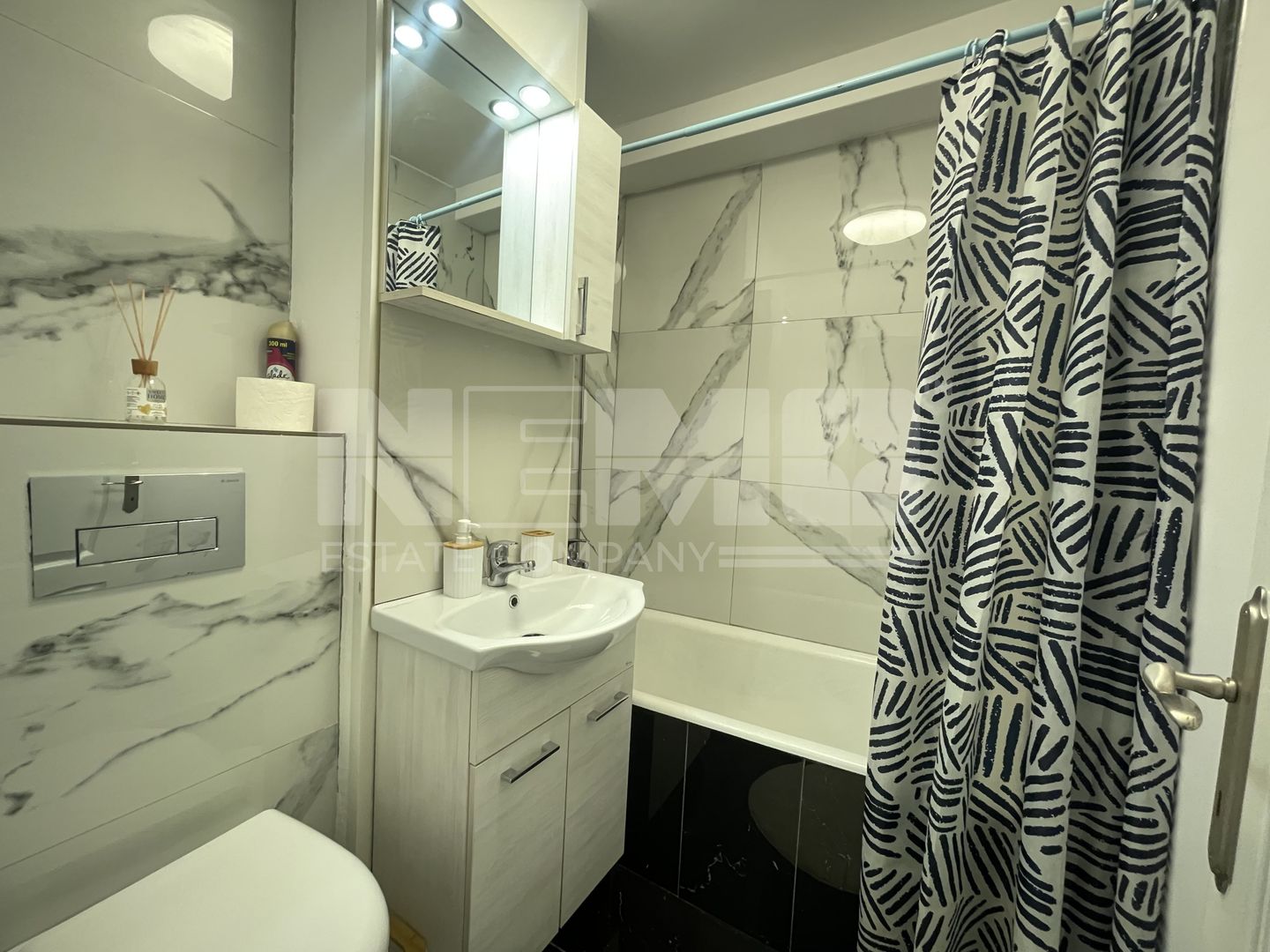 Garsonieră de Închiriat | Renovată Complet | Etaj 3 | Radauti - Poză 8