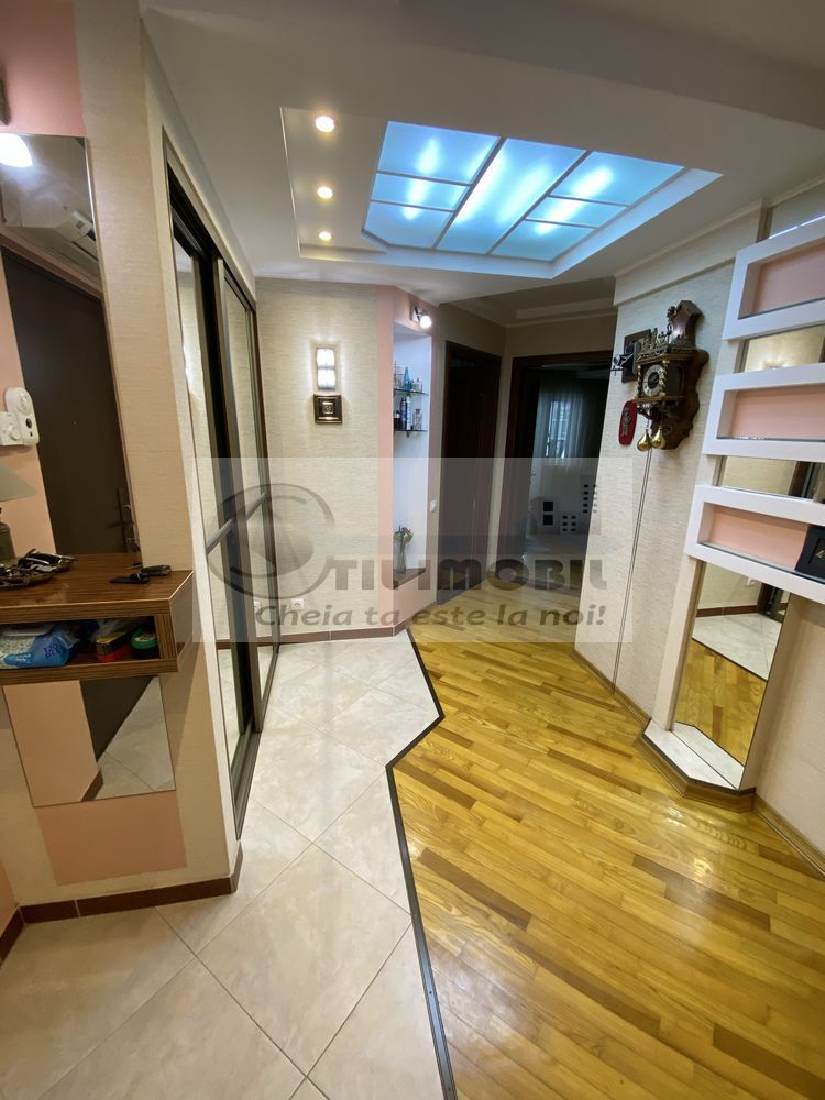 Apartament 3 camere decomandate, 72 mp Poitiers 141000 euro negociabil - Poză 1