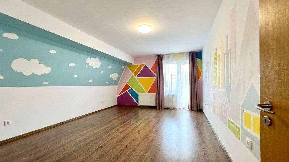Casa spațioasă, cu spațiu comercial, locuri de parcare - Aradului Vest - Poză 10
