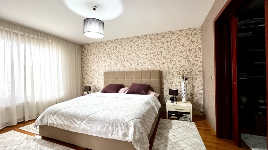 Casa spațioasă și primitoare cu garaj dublu, în Braytim – Soarelui - Poză 15