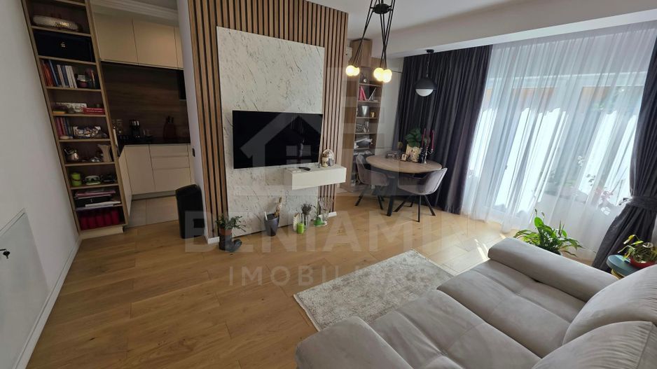 Apartament Superb 3 Camere- Ultracentral- Curte Privată 27mp-Parcare - Poză 2