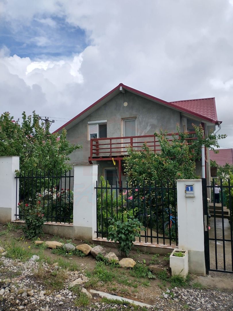 Vanzare casa P+M, Smardan( Galati ), la 2 minute de str.principala - Poză 3