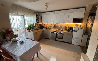 Vand apartament 3 camere | 64 mp | Etaj 1 | Parcare inclusă | Proprietar - Poză 1