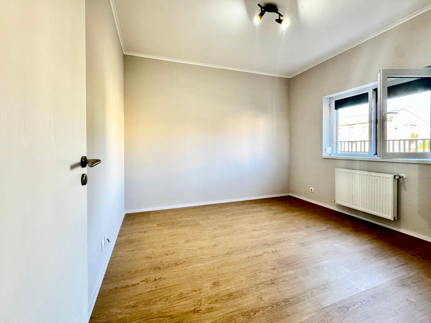 Apartament cu 3 camere | Parter | Terasă | Parcare | Braytim - Poză 8