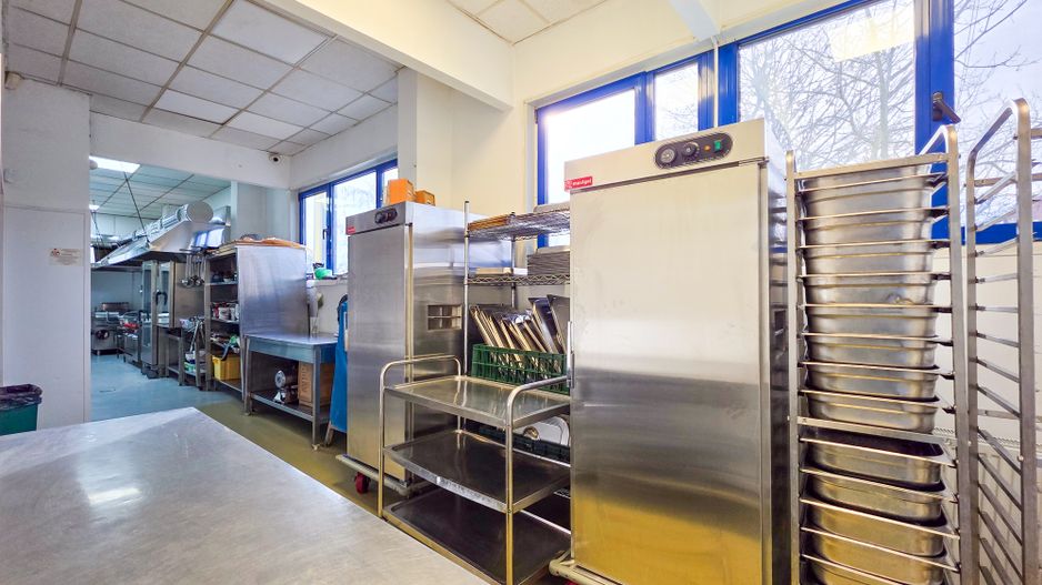 Spațiu industrial–afacere catering la cheie, teren&hală 750 mp S+P+1E - Poză 44