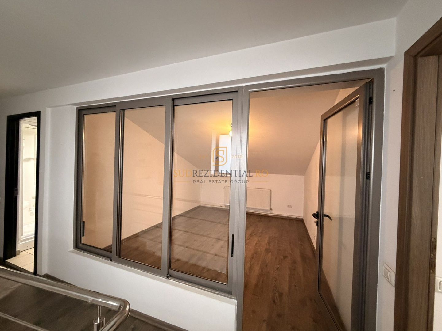 Spatiu comercial, pozitionare excelenta, exact la metrou Aparatorii P - Poză 5