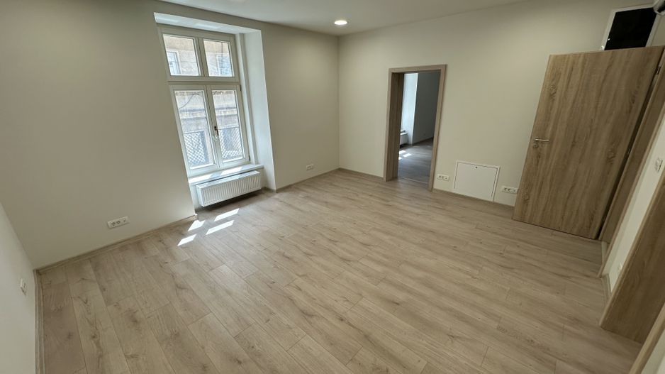 Spatii de birouri Ultracentral suprafață  de 67.6  mp - Poză 1
