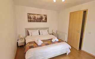 Vila spațioasă și recent renovată în Ghiroda! - Poză 34