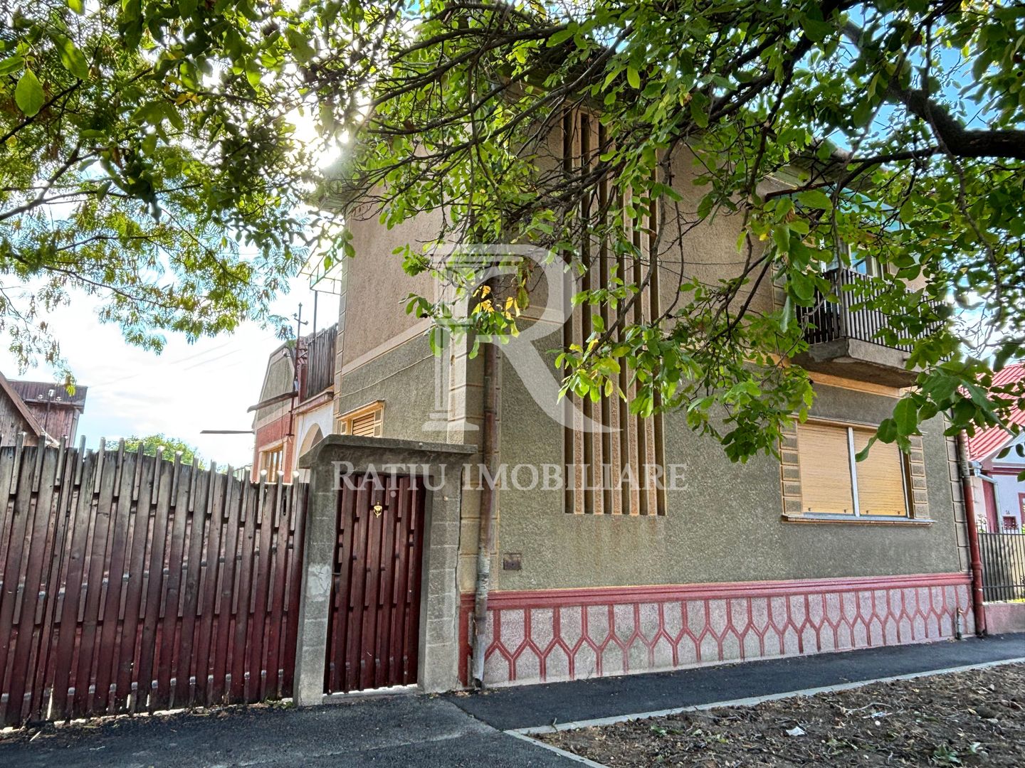 Casă cu etaj în Salonta | 996 mp | Grădină & livadă - Poză 1