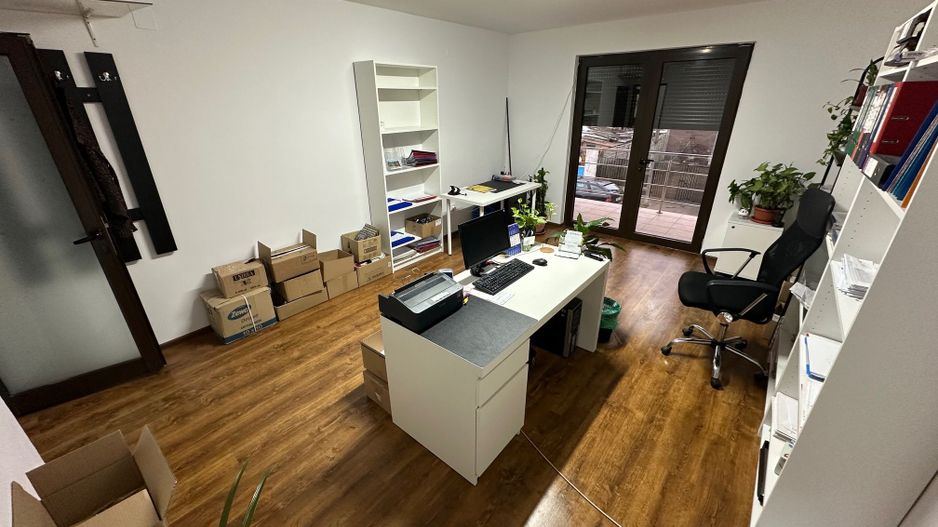 Cladire pretabila spațiu birouri/ clinica - Poză 36