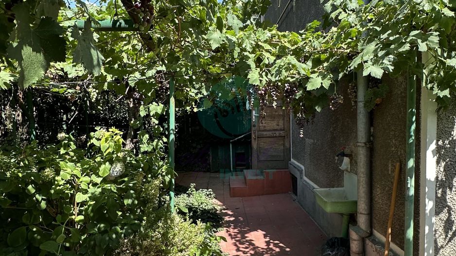 Curte generoasa si casa spatioasa in ZONA VATRA LUMINOASA - Poză 3