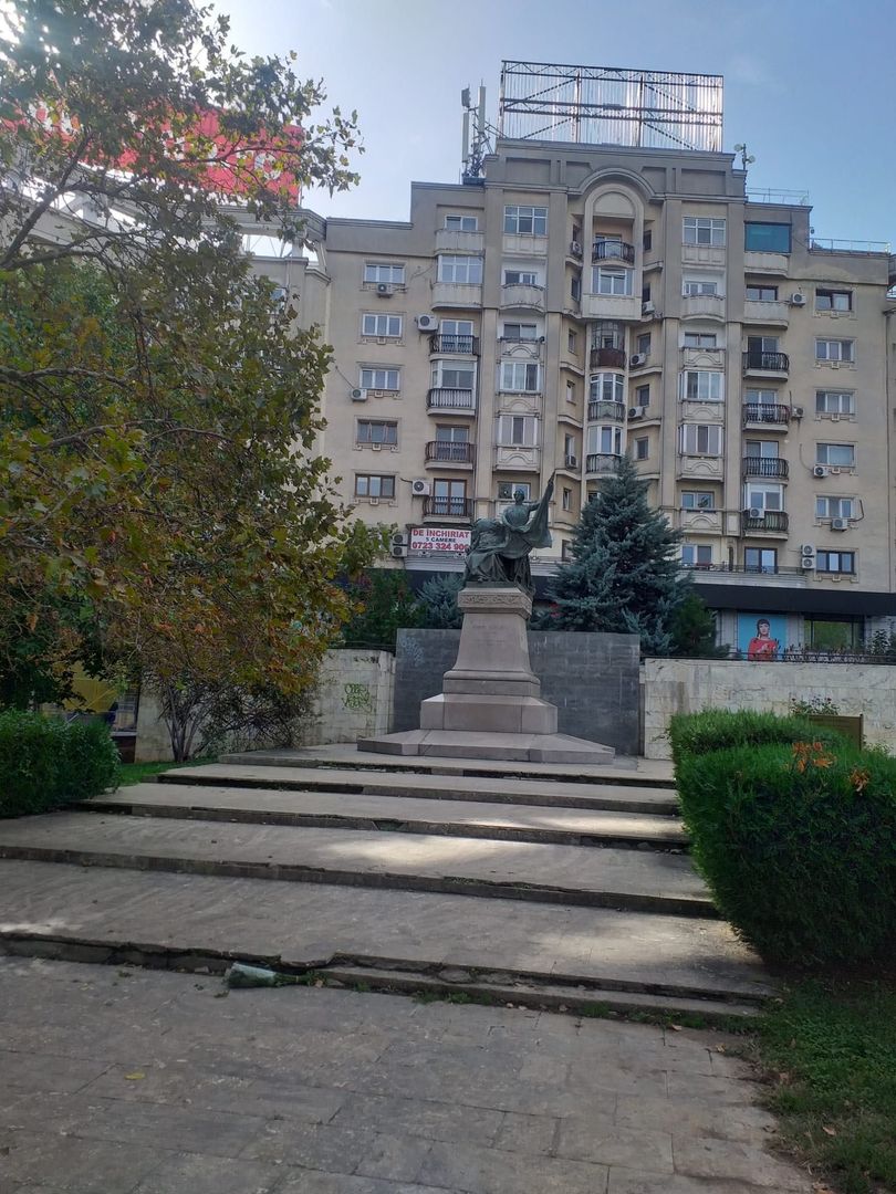 Închiriez apartament 5 camere, Piața Unirii-FÂNTÂNI - Poză 3