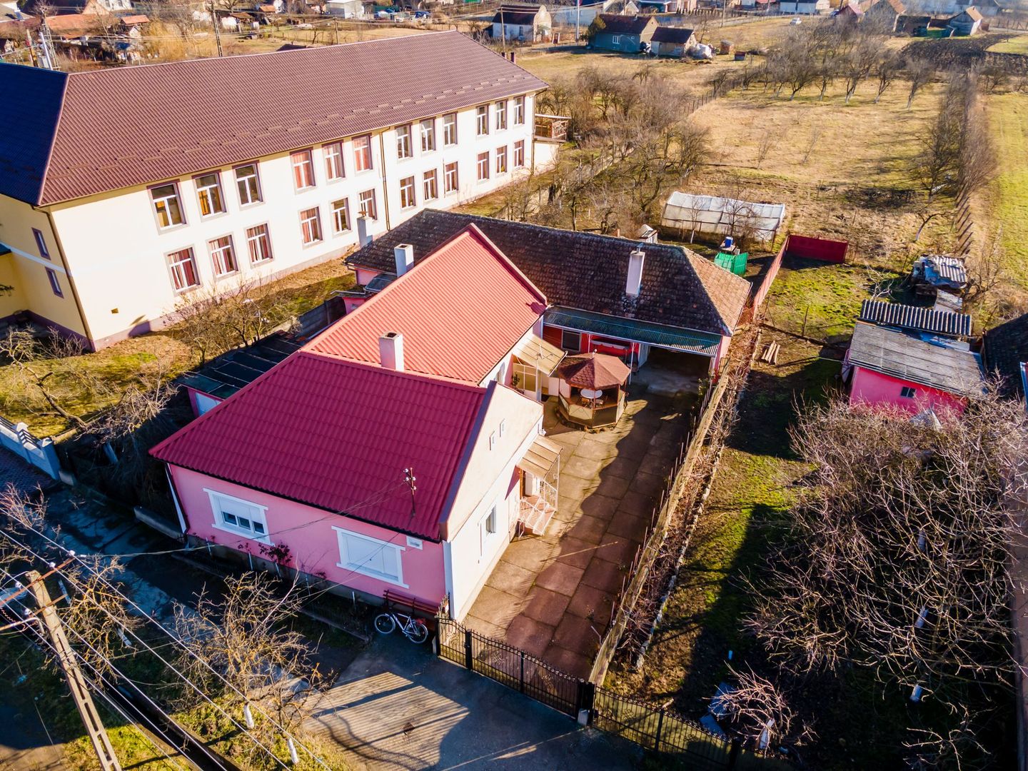 Casă deosebită, în centrul localității Târnova - Poză 9