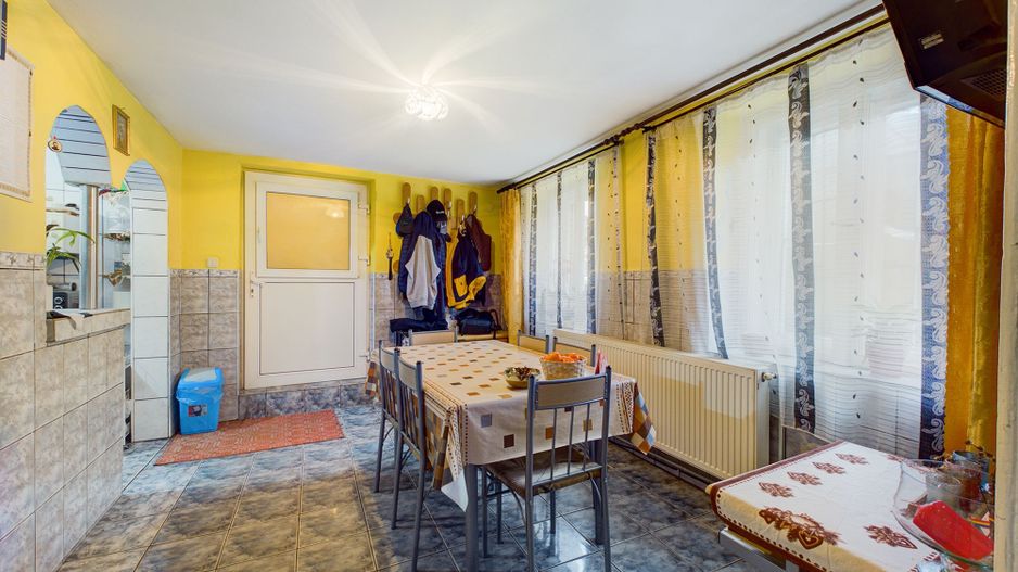 Casă cu 8 camere zona Aradul Nou - Poză 3