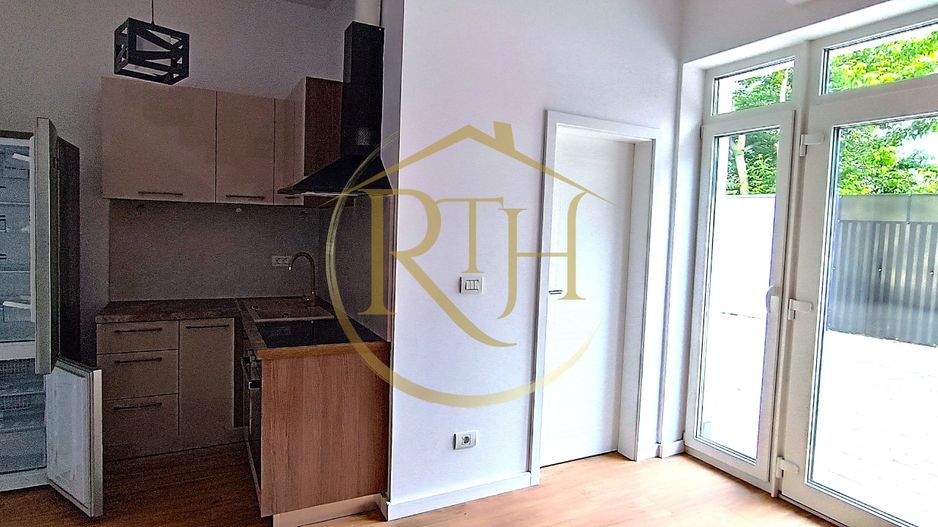 Apartament spațios de închiriat ideal pentru locuință sau activități comerciale - Poză 17