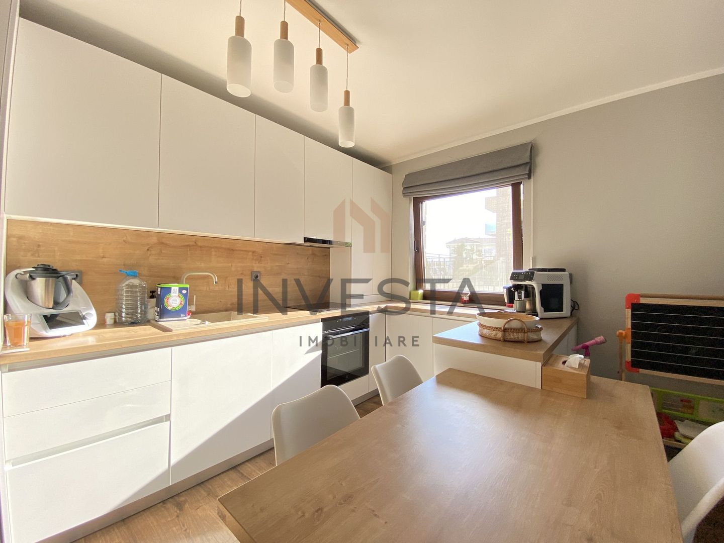 Apartament cu 3 camere si terasa, ansamblul Luminia, Europa - Poză 3