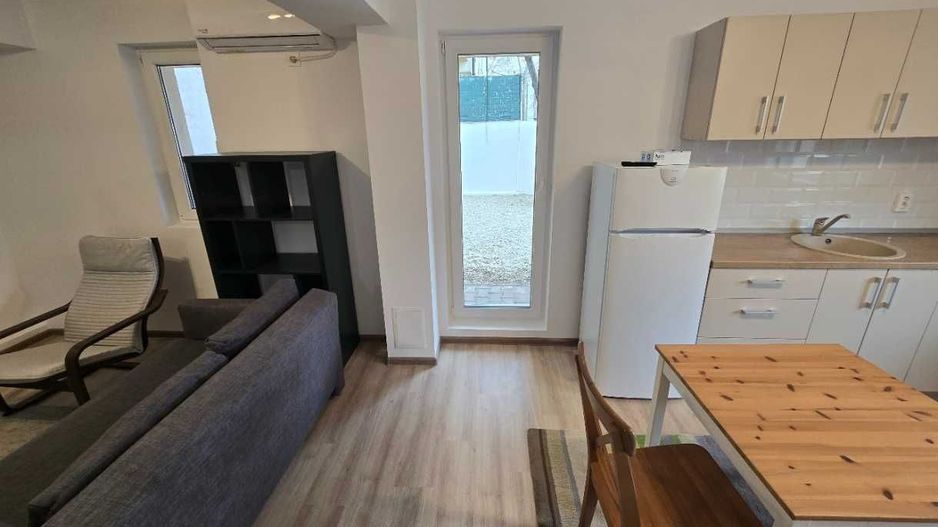 Aparament cu curte de inchiriat Tei - Poză 1