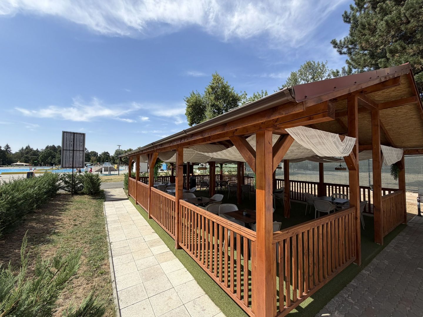 Afacere la cheie pe Strandul Neptun: restaurant, terasa, sala de evenimente - Poză 1