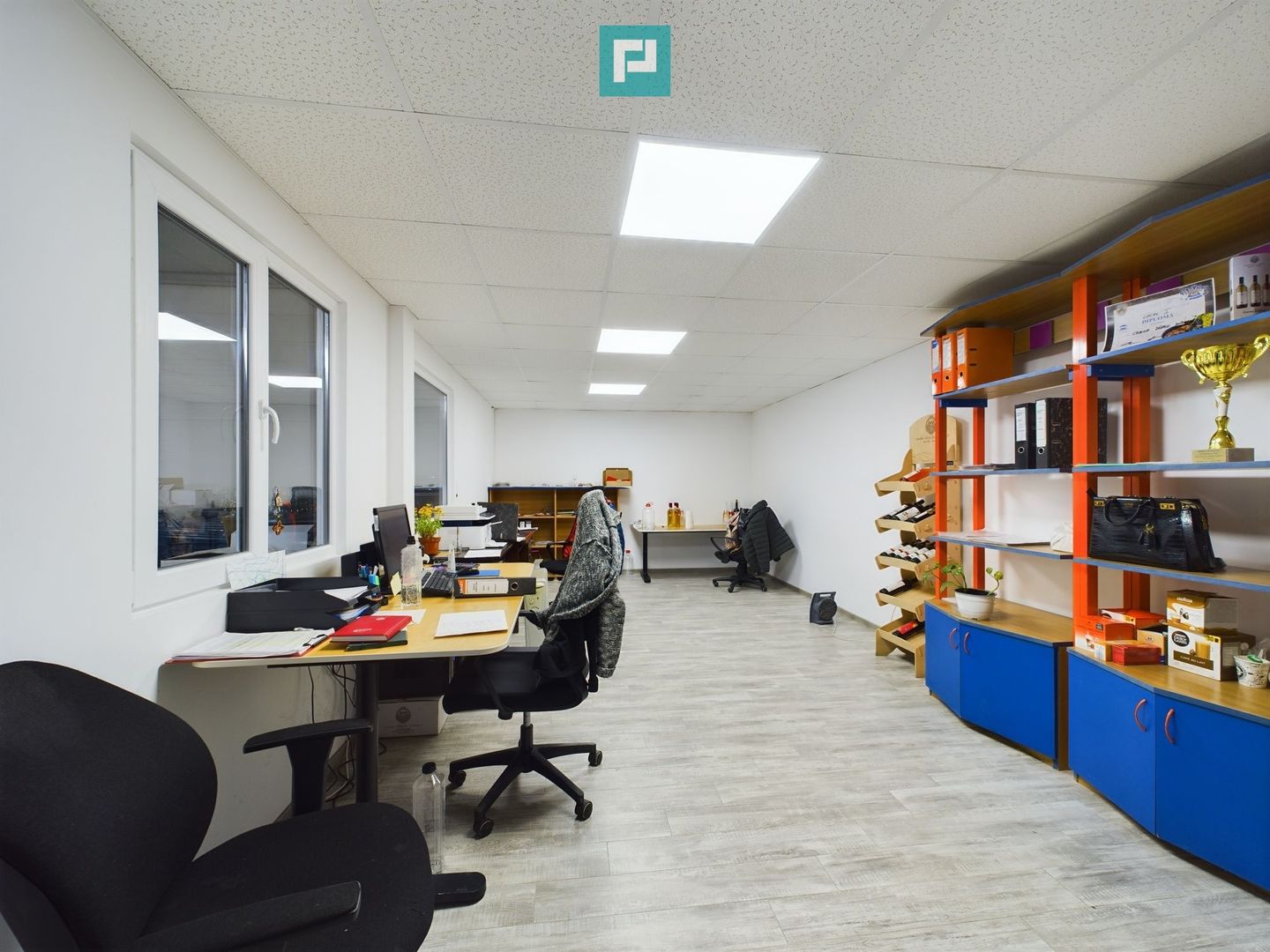 Hală de producție cu spații de birouri - Poză 7