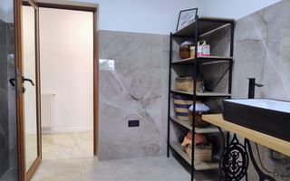 Vilă elegantă cu design luxos și grădină superb amenajată în Șag - Poză 20