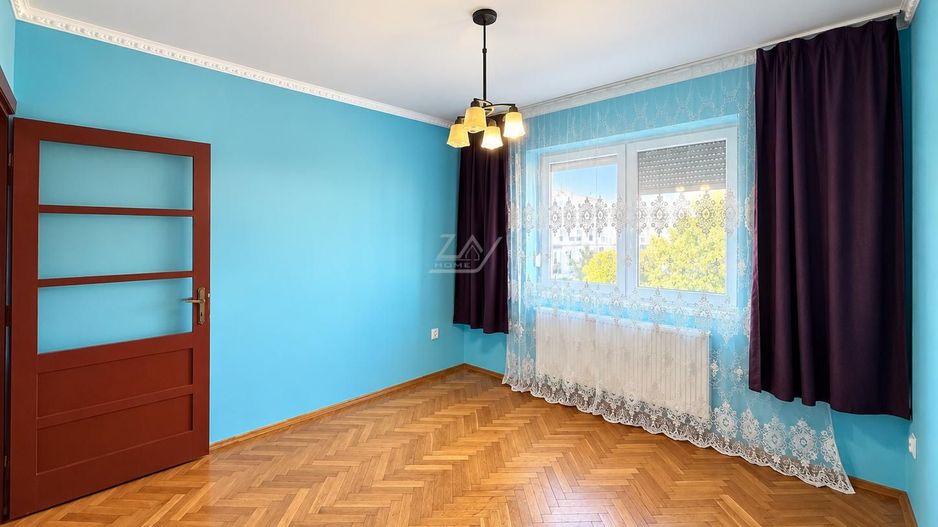 Bloc tip asociatie - zona Kiriac. 4 camere, 3 balcoane. Garaj si boxa. - Poză 16