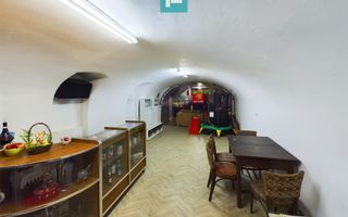 Casă la curte comună, zonă ultracentrală - Poză 12