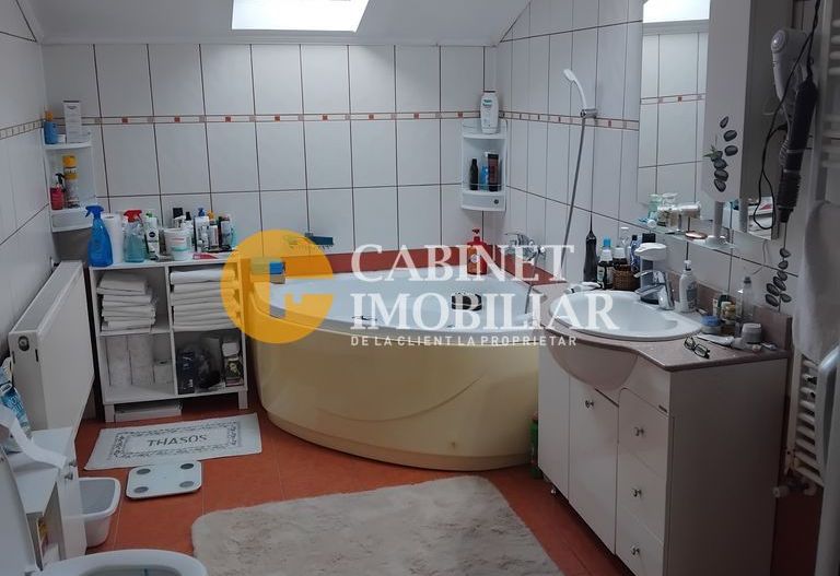 Vila 214mp, in Miroslava,zona 0,in centru la 200 m de Family Market! - Poză 11