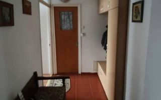 Apartament cu trei camere,  zona Racadau ,83 mp , etaj intermediar - Poză 2