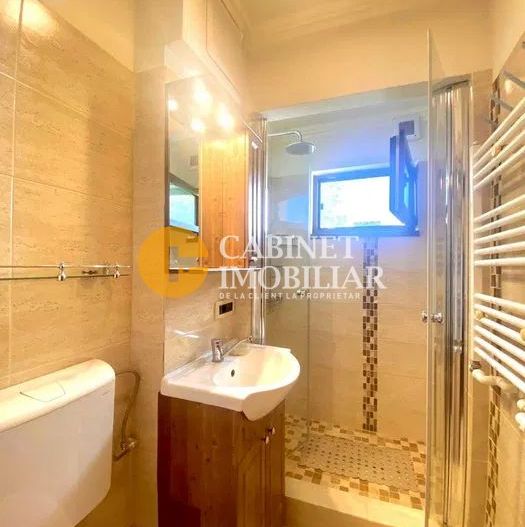 Apartament 3 camere, semidecomandat - zona Alexandru cel Bun - Poză 3