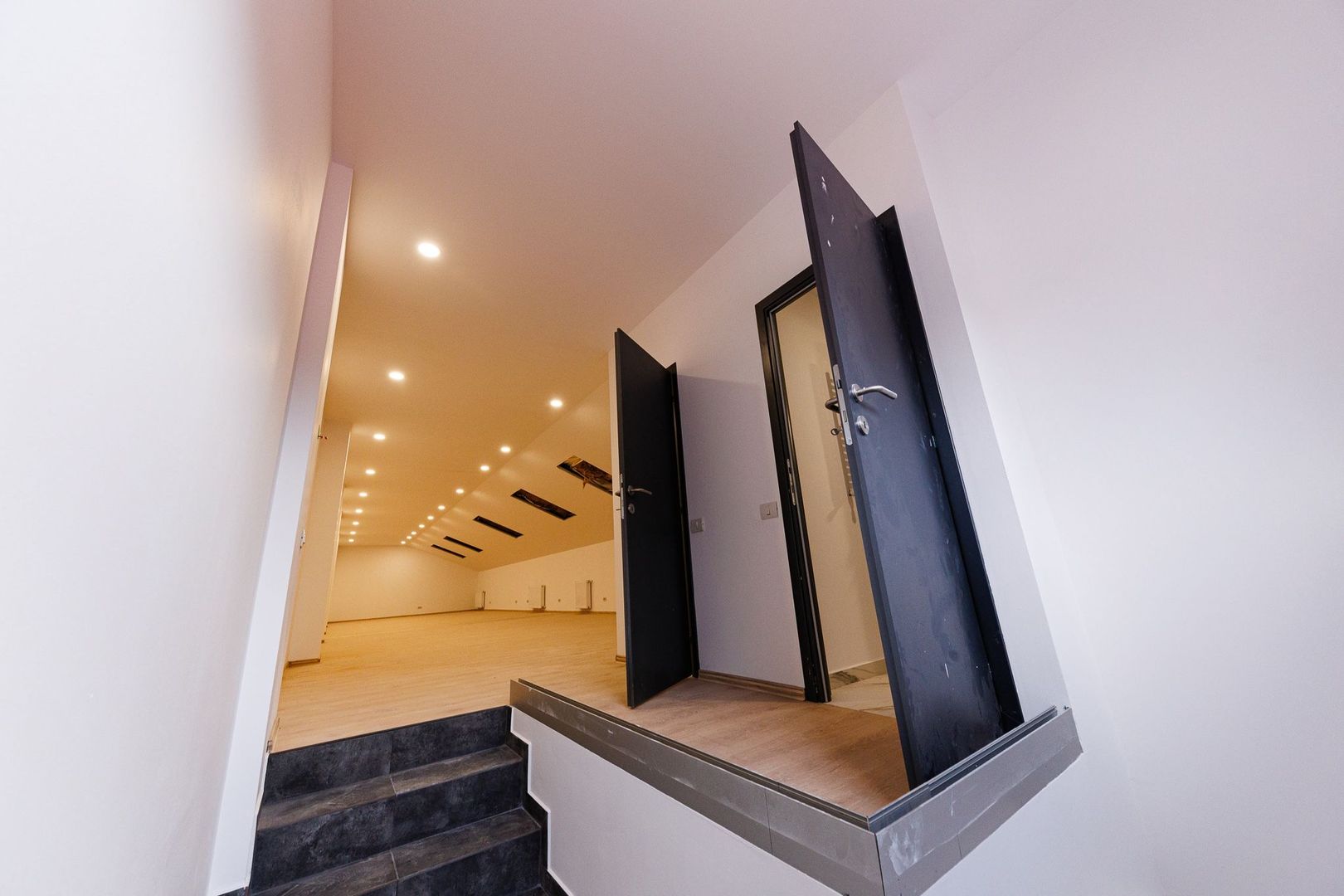 Prima inchiriere - Spatiu birouri 100 mp | Grup sanitar&Zona Chicineta - Poză 6