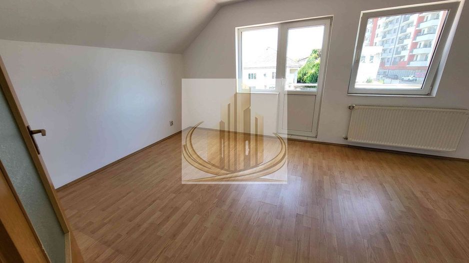 Casă spațioasă, versatilă – ideală pentru firmă sau locuință - Poză 1
