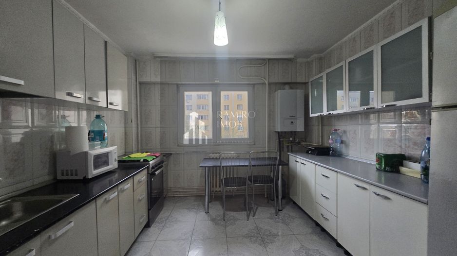 Apartament 4 camere -104mp utili - bloc 1985 - Bd. Chisinau /Mega Mall - Poză 4