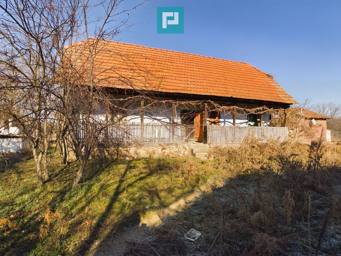 Casă rustică de vânzare în Tauț - Poză 2