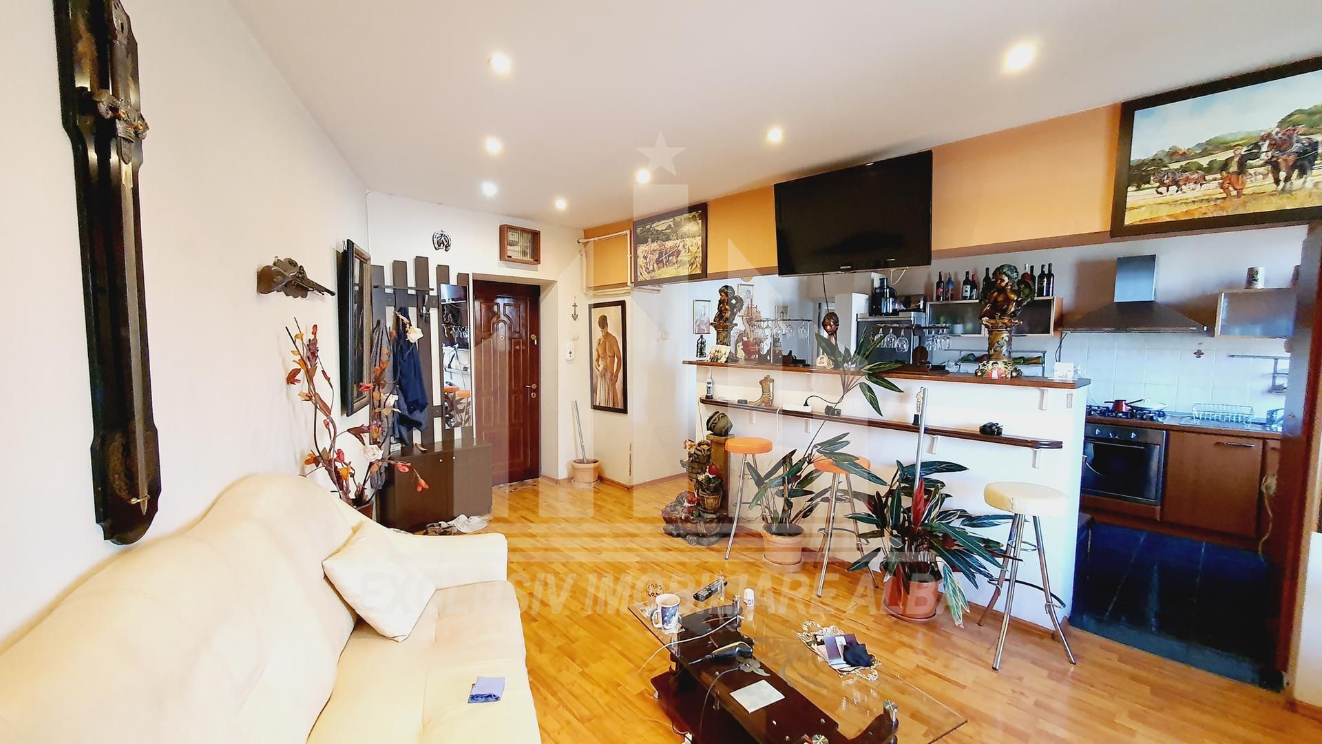 Apartament cu 3 camere de vanzare, etaj 1, Cetate - Poză 1