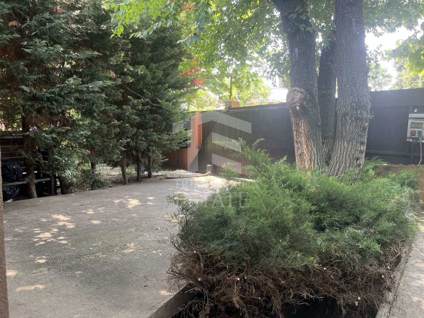 ANDRONACHE | Vila 4 Camere | Garaj  | Curte Verde | Ciubar & BBQ - Poză 4