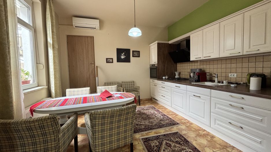 Apartament privat la casa la 5 minute de Piața Victoriei - Poză 4