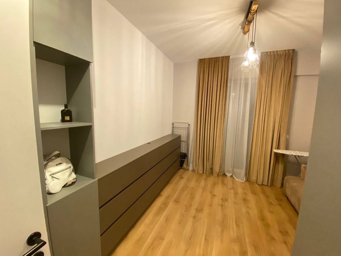 De Inchiriat Apartament 3 Camere de Lux, pe 2 Nivele, Sebastian sect.5 - Poză 13