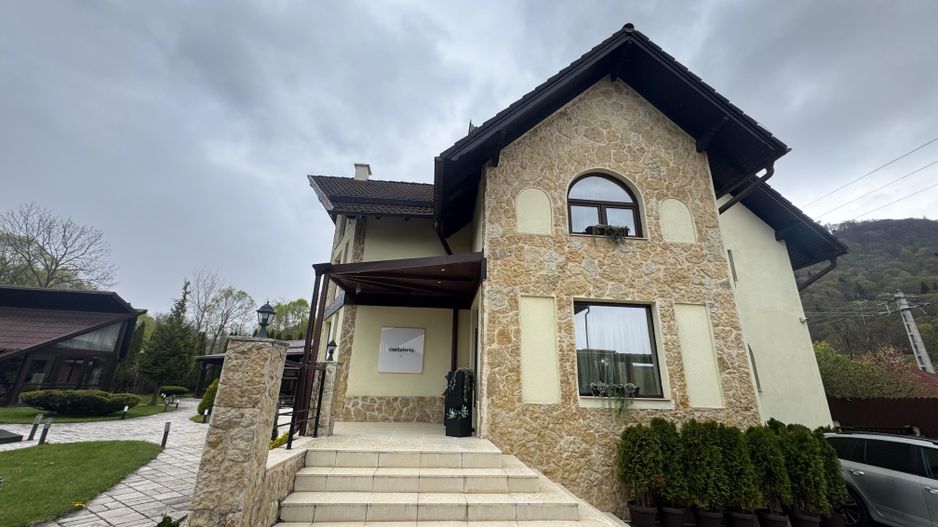 Pensiune deosebită în Bran || priveliște panoramică, facilitati premium - Poză 36