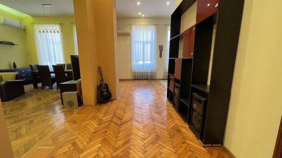 Apartament  spatios de vanzare intr-o cladire istorica - Poză 1