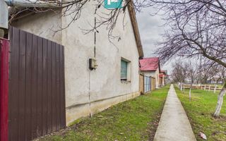 Casă modestă cu 3 camere de renovat în Mișca - Poză 2