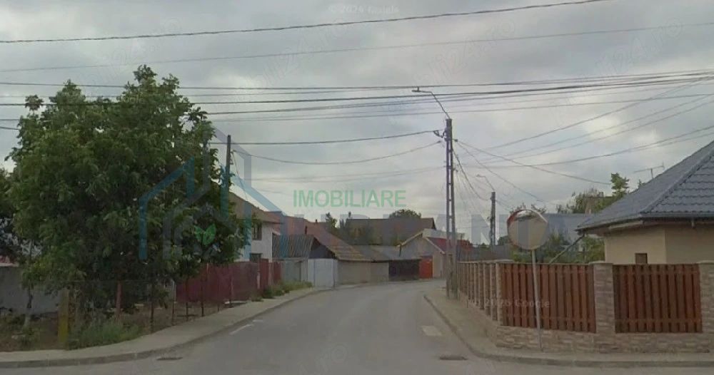 Casă cu 5 camere de vânzare sau închiriat în Pașcani, zonă centrală, cu teren și deschidere la stradă asfaltată - Poză 2