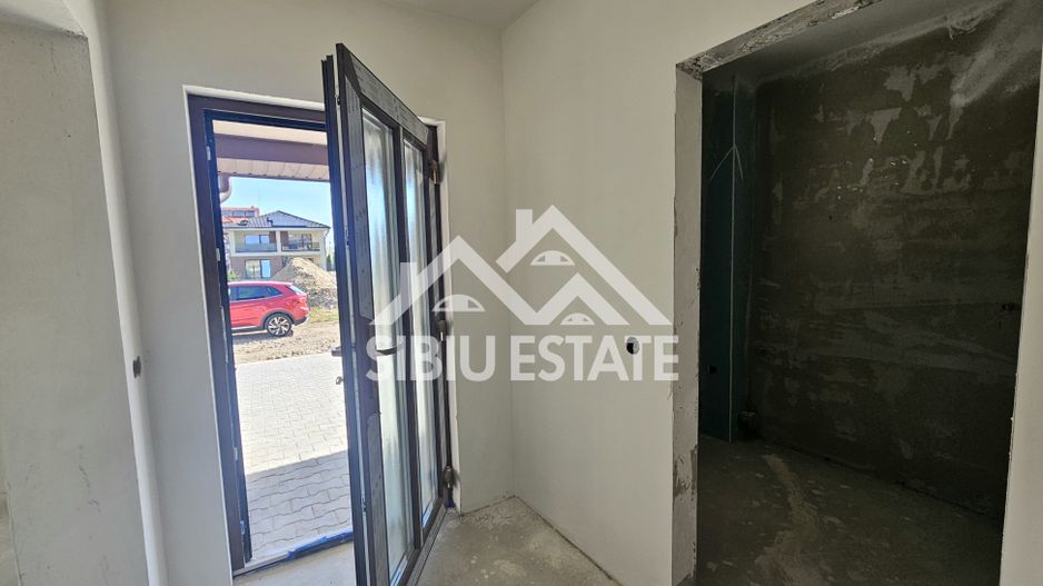 Casa noua 4 dormitoare, spatiu bun pentru familie - Poză 8