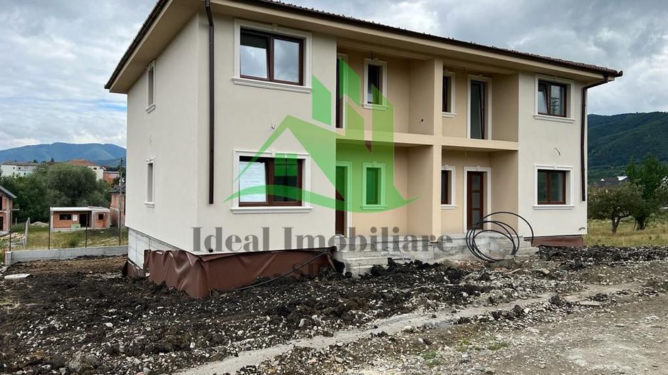 Casa Tip Duplex cu 4 camere si 366 mp teren, in Cisandie - Poză 5